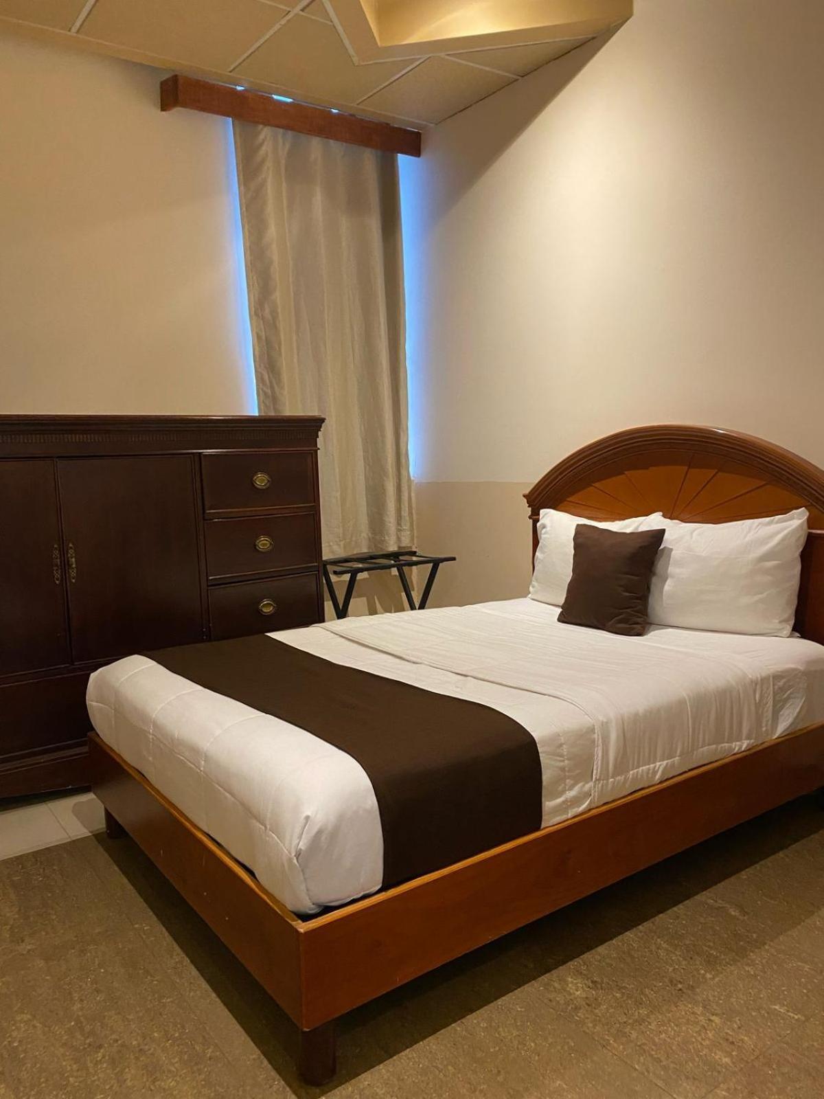 El Regio Hotel Monterrey Buitenkant foto