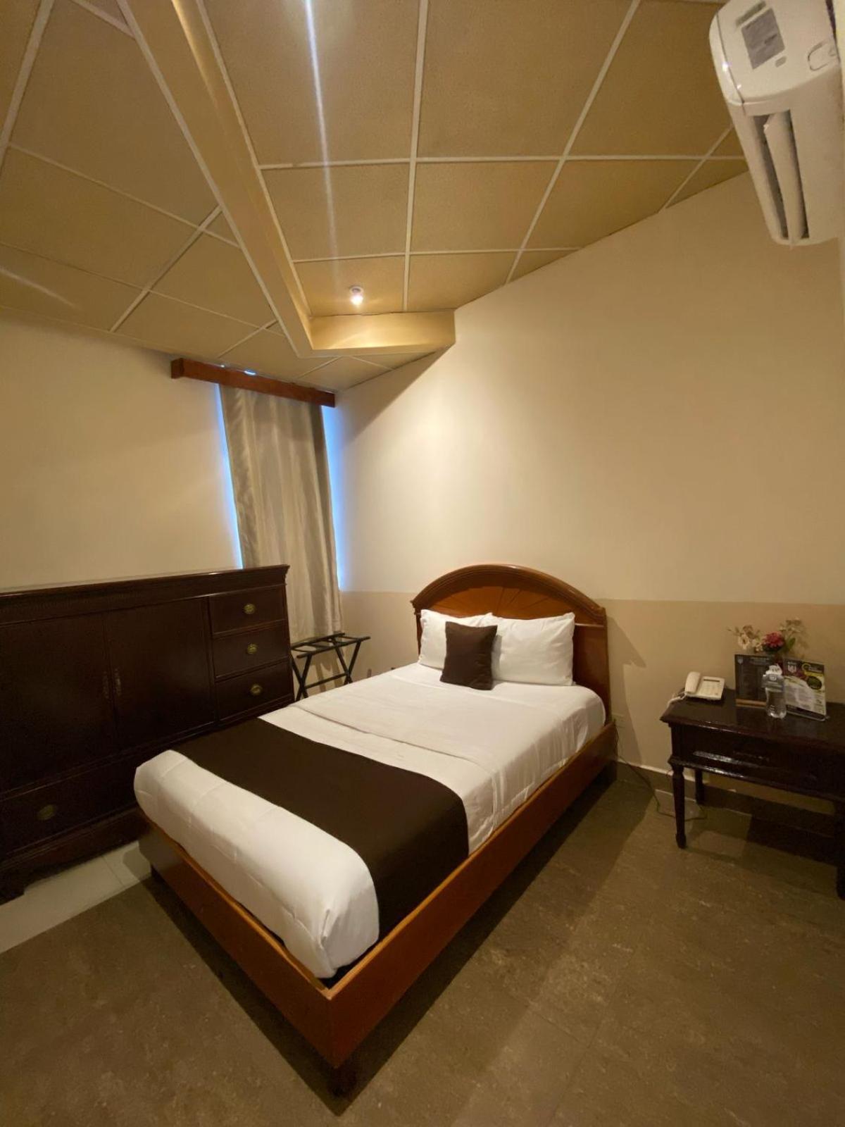 El Regio Hotel Monterrey Buitenkant foto