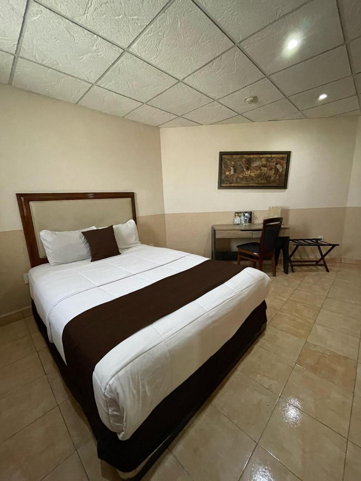 El Regio Hotel Monterrey Buitenkant foto